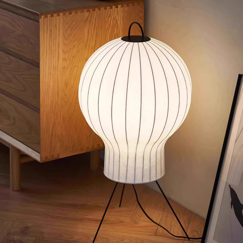 Gulvlampe i silke formet som en luftballon – moderne standerlampe