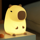 LED-natlampe i silikone formet som en capybara