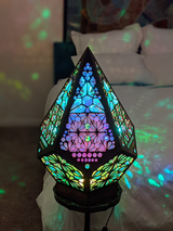 Bordlampe i træ med stjernemønster – boho stemningslampe