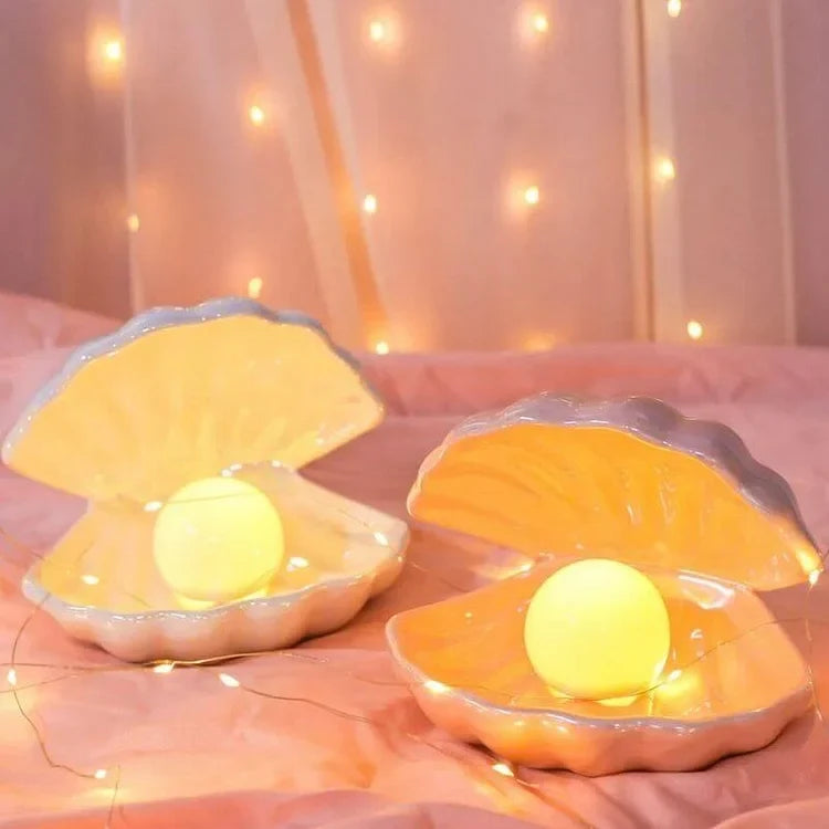 Bordlampe med muslingeform – dekorativ natlampe i perlemor