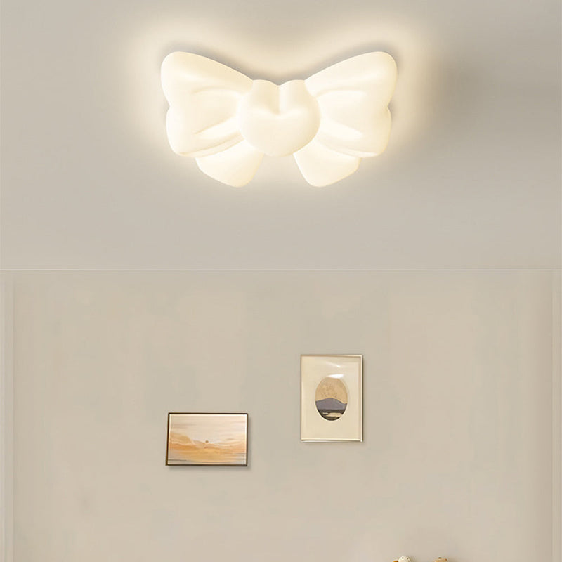 Loftlampe i creme med flere former – loftbelysning til børneværelset