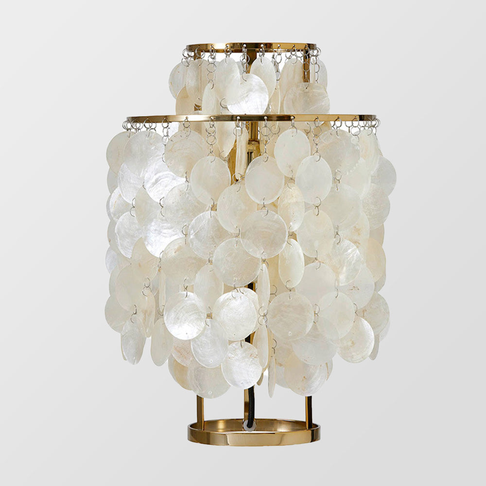 Bordlampe i metal med muslinge- og perlemotiv