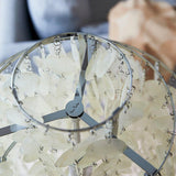 Bordlampe i metal med muslinge- og perlemotiv