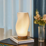 Bordlampe med bølgeformet skærm – moderne dæmpbar bordbelysning