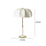 Bordlampe i stof til natbordet