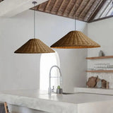 Rattanpendel i landlig stil – håndlavet hængelampe