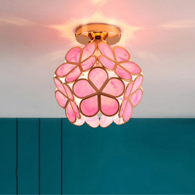 Loftlampe i glas med blomsterform – dekorativ plafond til stuen