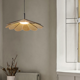 LED-rattanpendel med bladmotiv – hængelampe