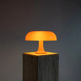 Bordlampe med svampeform – moderne natbordslampe med USB