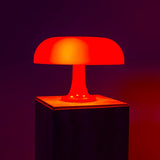 Bordlampe med svampeform – moderne natbordslampe med USB