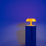Bordlampe med svampeform – moderne natbordslampe med USB