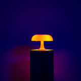 Bordlampe med svampeform – moderne natbordslampe med USB