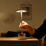 Bordlampe i metal – trådløs nordisk bordbelysning