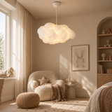 Pendel med skylook – hvid lagdelt hængelampe til soveværelset