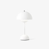 Bordlampe i metal – trådløs moderne bordbelysning