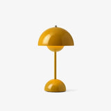 Bordlampe i metal – trådløs moderne bordbelysning