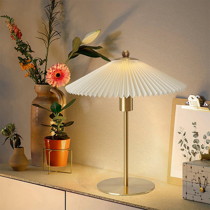 Bordlampe med plisseret skærm – midcentury