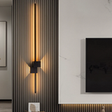 Væglampe i aflang form – minimalistisk LED-belysning til stuen