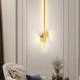 Væglampe i aflang form – minimalistisk LED-belysning til stuen