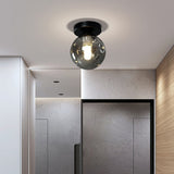 Loftlampe med glaskugle – nordisk loftbelysning