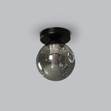 Loftlampe med glaskugle – nordisk loftbelysning
