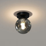 Loftlampe med glaskugle – nordisk loftbelysning