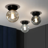 Loftlampe med glaskugle – nordisk loftbelysning