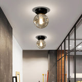 Loftlampe med glaskugle – nordisk loftbelysning