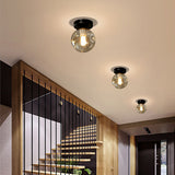 Loftlampe med glaskugle – nordisk loftbelysning
