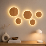 LED-væglampe i træ med hørlook – skandinavisk vægbelysning til soveværelset