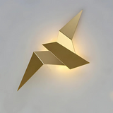 Væglampe med origamiform – dekorativ vægbelysning i metal