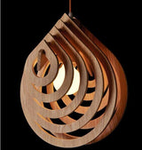 Pendellampe i træ – Brisa | 30 × 36 cm
