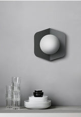Væglampe i jern & akryl – Asta | Nordisk design