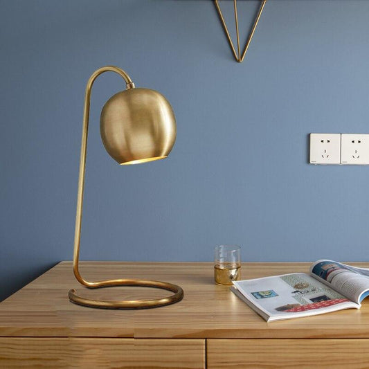 Bordlampe i kobber & jern – Eira | 23 × 41 cm