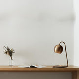 Bordlampe i kobber & jern – Eira | 23 × 41 cm