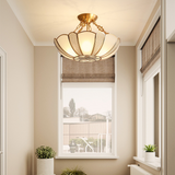 Loftlampe i messing med skålkant og kæde – loftbelysning