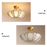 Loftlampe i messing med skålkant og kæde – loftbelysning