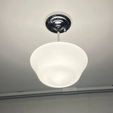 Loftlampe med glasskærme i creme – skandinavisk loftbelysning