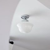Loftlampe med glasskærme i creme – skandinavisk loftbelysning