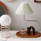 Bordlampe i massivt træ med plisseret skærm – retro