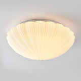 Loftlampe formet som en musling i cremehvid – vintage loftbelysning