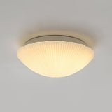 Loftlampe formet som en musling i cremehvid – vintage loftbelysning