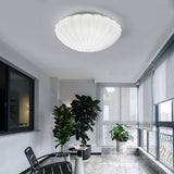 Loftlampe formet som en musling i cremehvid – vintage loftbelysning