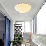 Loftlampe formet som en musling i cremehvid – vintage loftbelysning