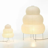 Gulvlampe i rispapir med trefod – wabi-sabi standerlampe til stuen