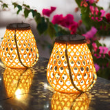 Lanterne med flettet bambuslook – solcellelampe til haven