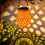 Lanterne med flettet bambuslook – solcellelampe til haven